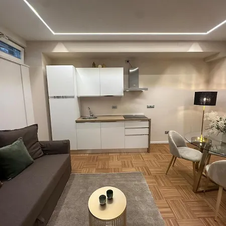 Morea 18 Elegant Independent Apartament Bari